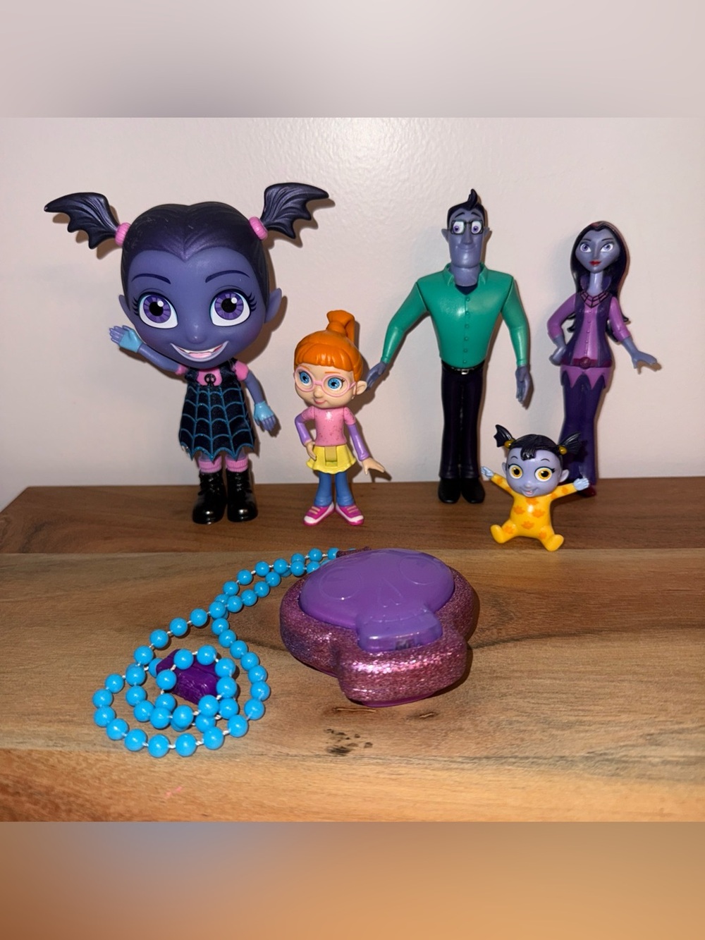 Disney jr Vamperina family & friends figures + bootastic talking necklace toys
